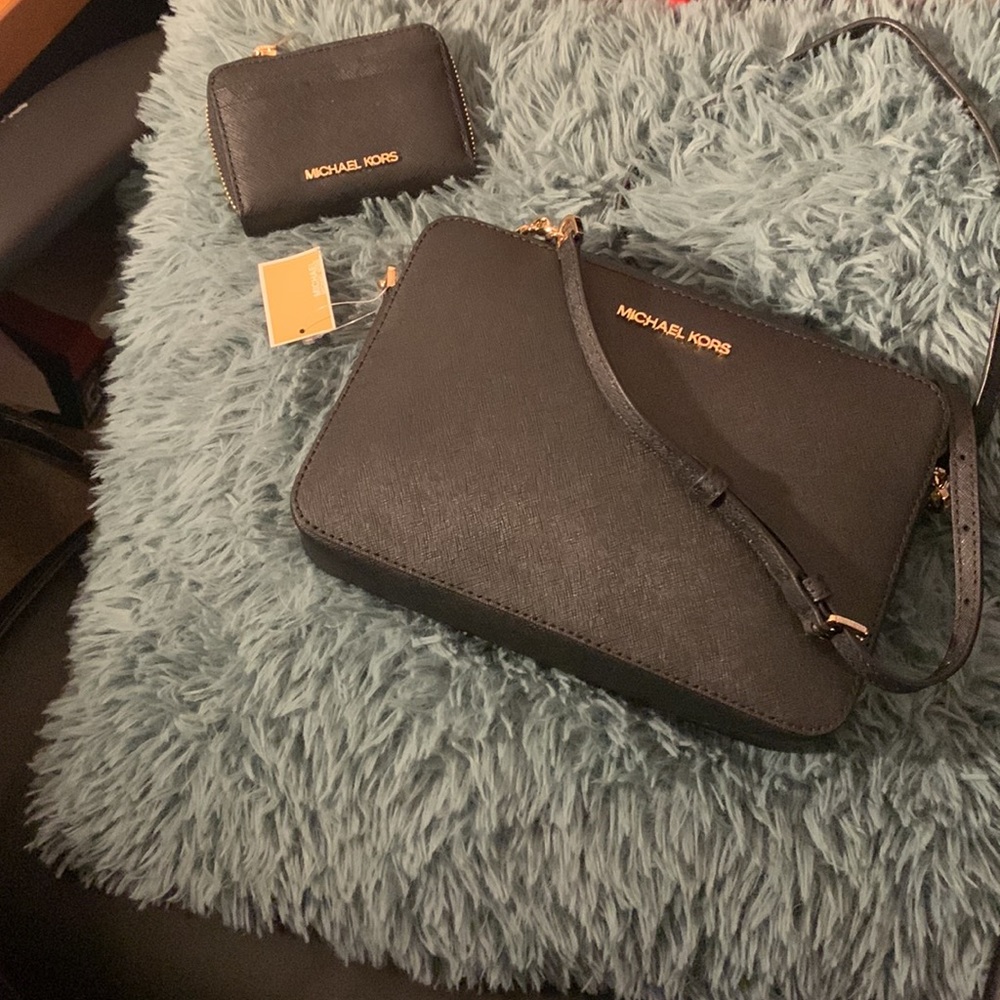 Michael Kors black crossbody with matching wallet NWT - Picture 3 of 3